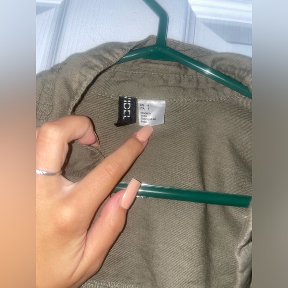 Green button up - Picture 3 of 5